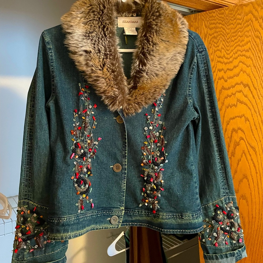 Seandara Beaded Jean Jacket with Detachable Faux Fur Collar in Size M
